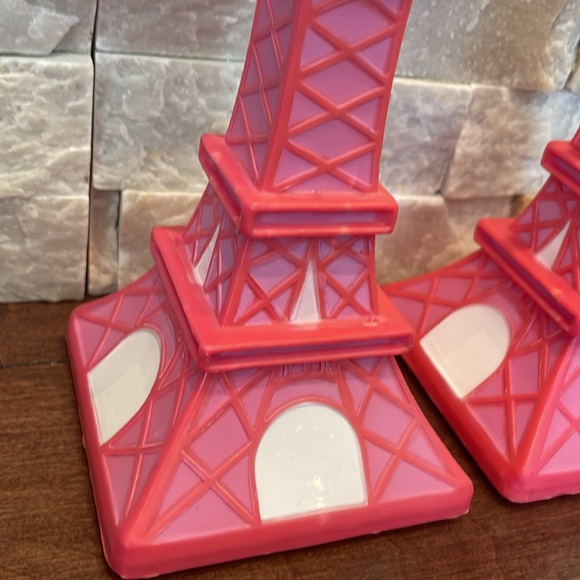 Birthday Express Eiffel Tower Cups - Picture 2 of 3
